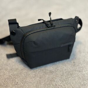 Peak Design Everyday Sling Black 3L EUC